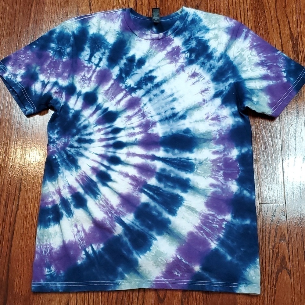 Manacotti tye die tshirt M